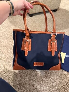 NEW Dooney & Bourke Taylor small navy shopper